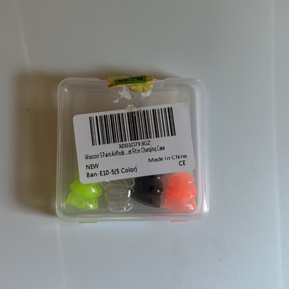 Anti Slip Ear Covers for Airpods Generation 1 & 2. Not 4 the new Apple Airpods 3 - Picture 3 of 3